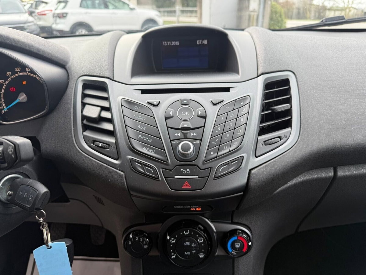 Ford Fiesta 1.2 60CV 5 porte Black & White Edition (9)