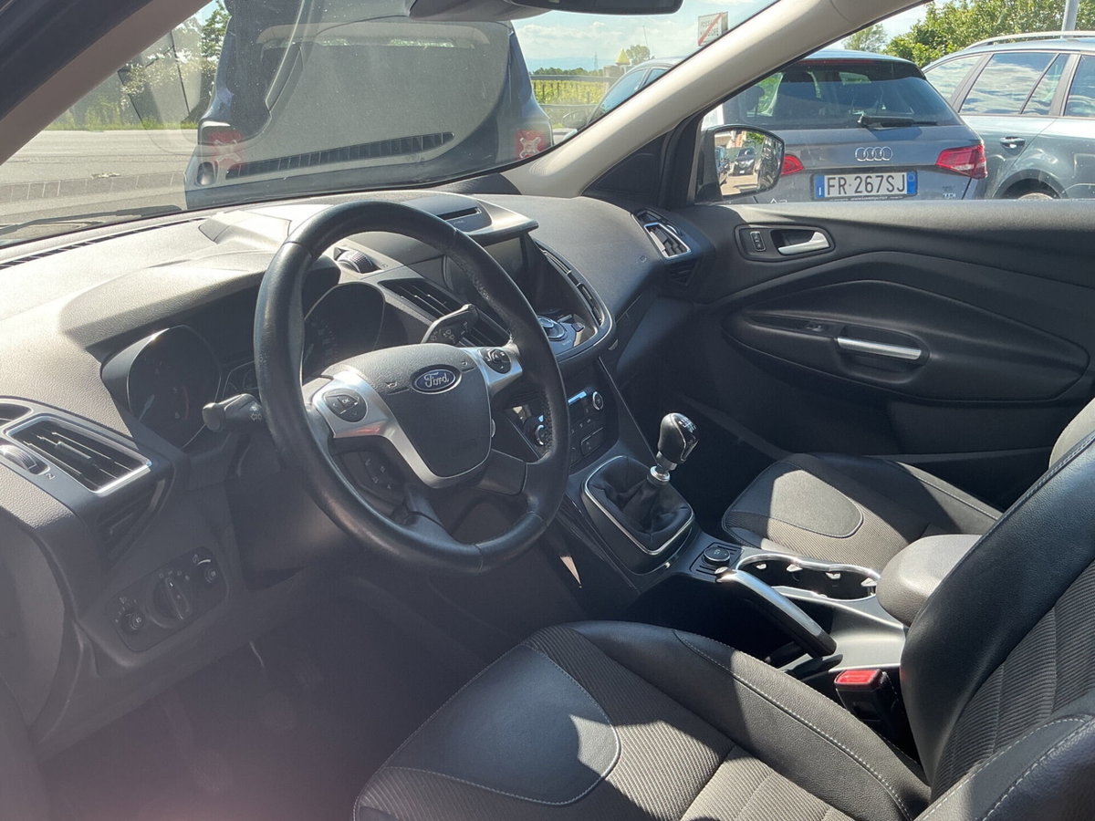 Ford Kuga 2.0 TDCI 150 CV S&S 4WD Titanium X (11)