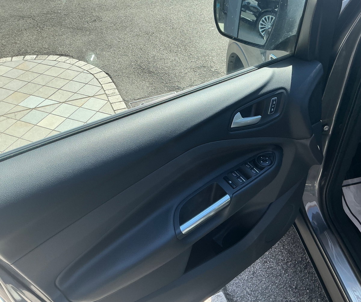 Ford Kuga 2.0 TDCI 150 CV S&S 4WD Titanium X (12)