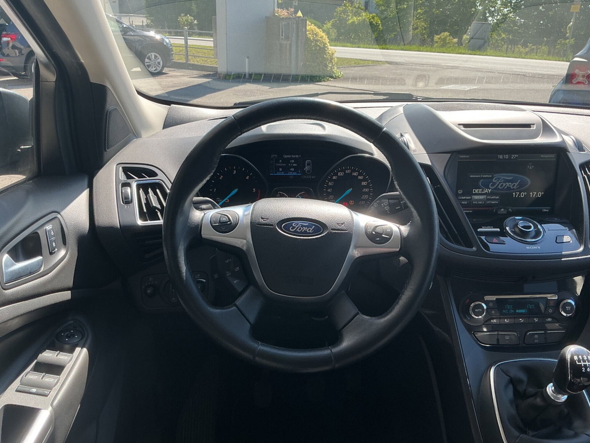 Ford Kuga 2.0 TDCI 150 CV S&S 4WD Titanium X (14)