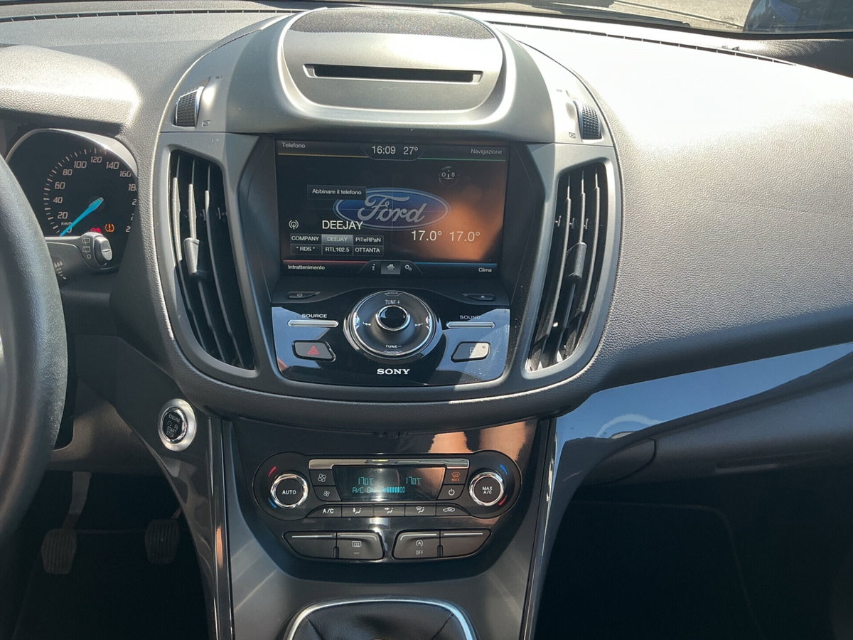 Ford Kuga 2.0 TDCI 150 CV S&S 4WD Titanium X (15)