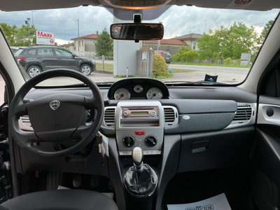 Lancia Ypsilon 1.4 Argento Ecochic GPL (16)
