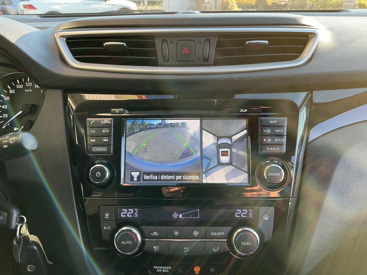 Nissan Qashqai 1.5 dCi Tekna (14)