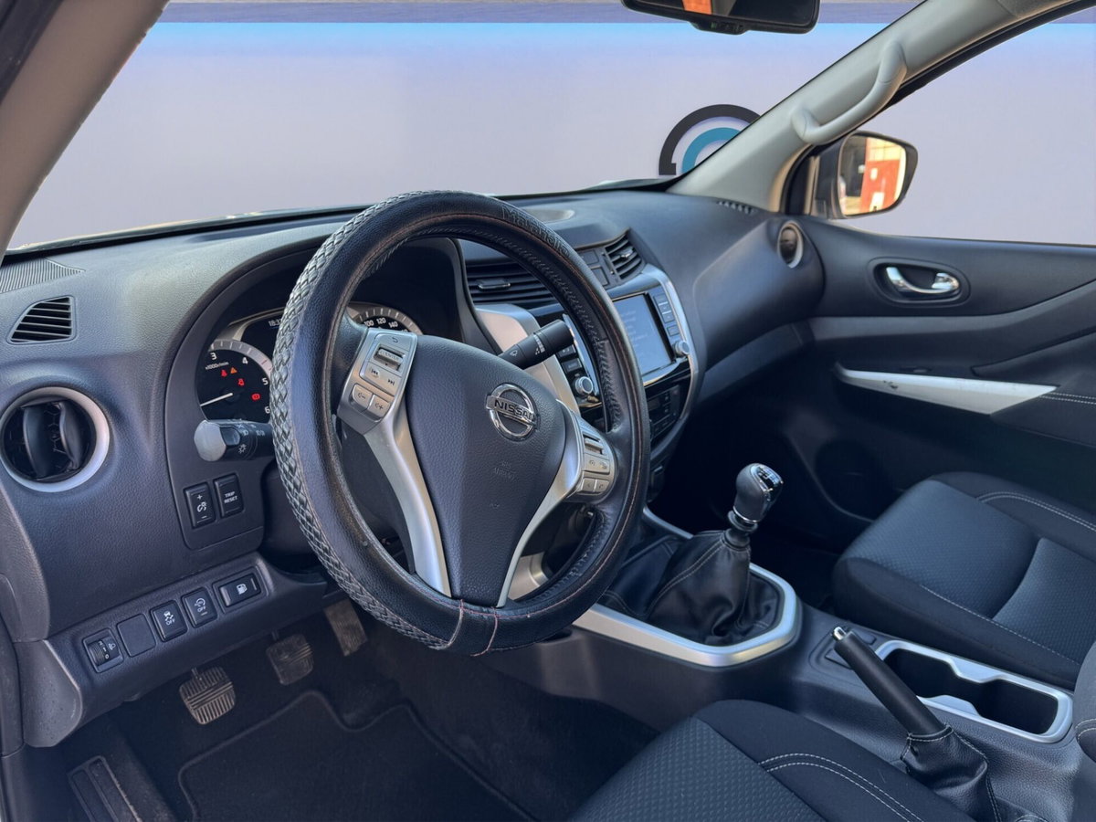 Nissan Navara 2.3 dCi 4WD Double Cab N-Connecta (10)