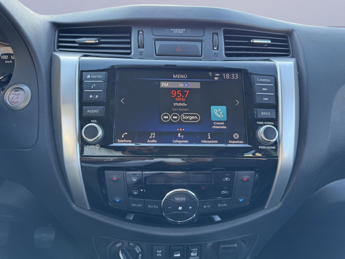 Nissan Navara 2.3 dCi 4WD Double Cab N-Connecta (14)
