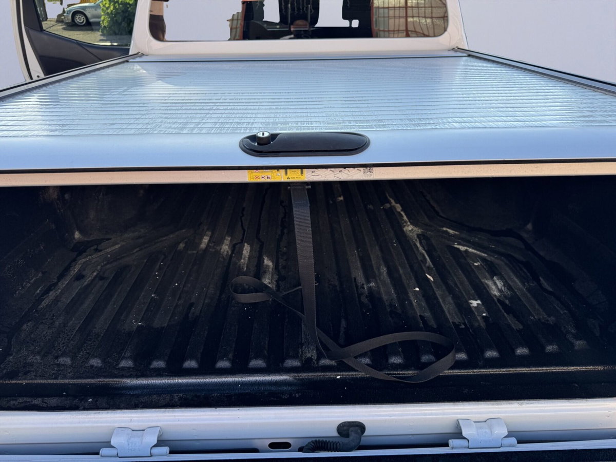 Nissan Navara 2.3 dCi 4WD Double Cab N-Connecta (17)