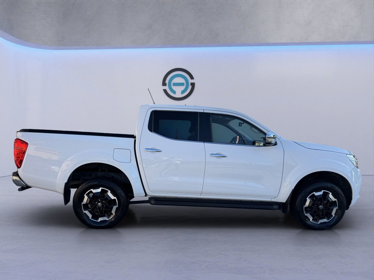 Nissan Navara 2.3 dCi 4WD Double Cab N-Connecta (7)