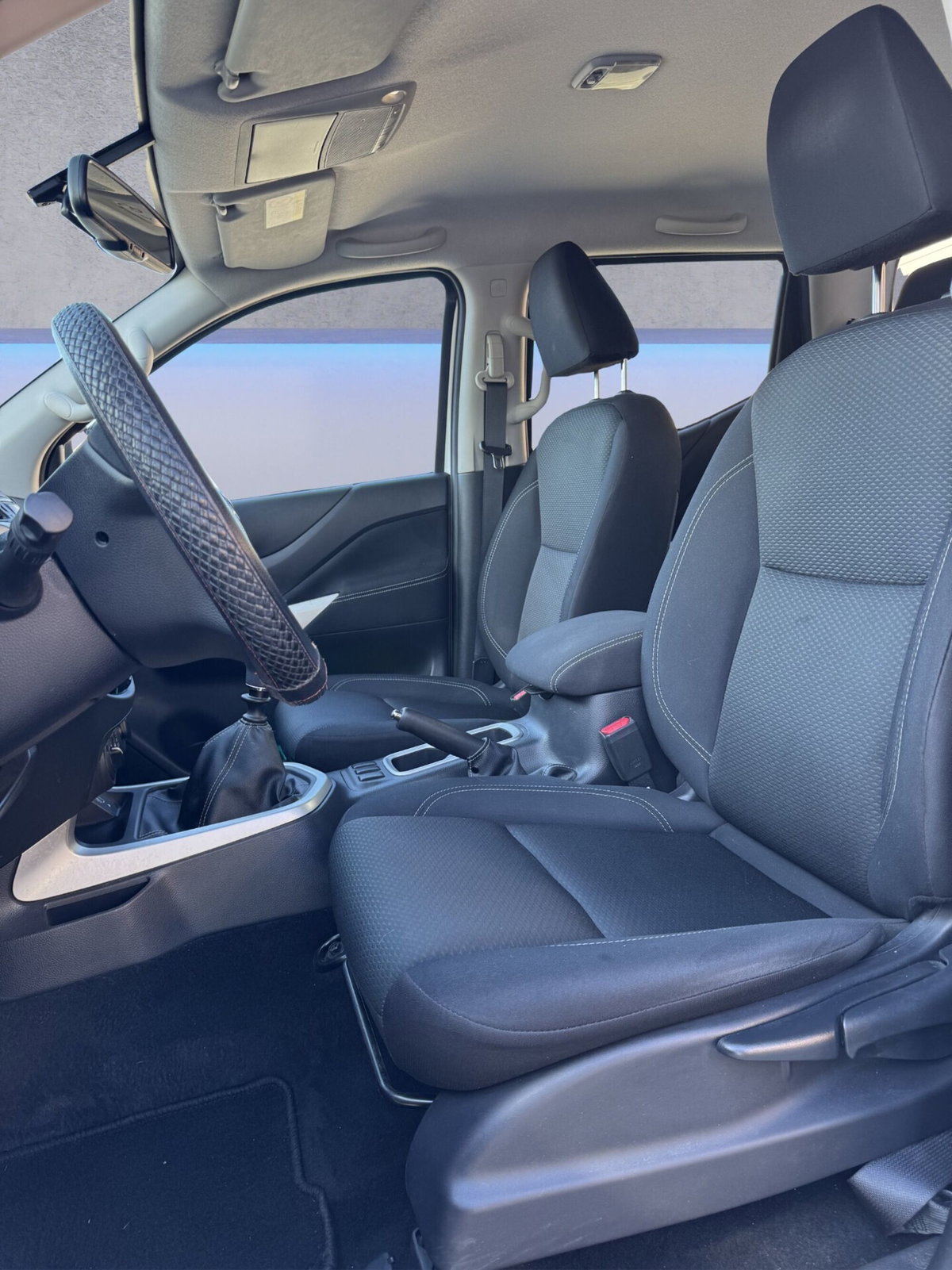Nissan Navara 2.3 dCi 4WD Double Cab N-Connecta (9)