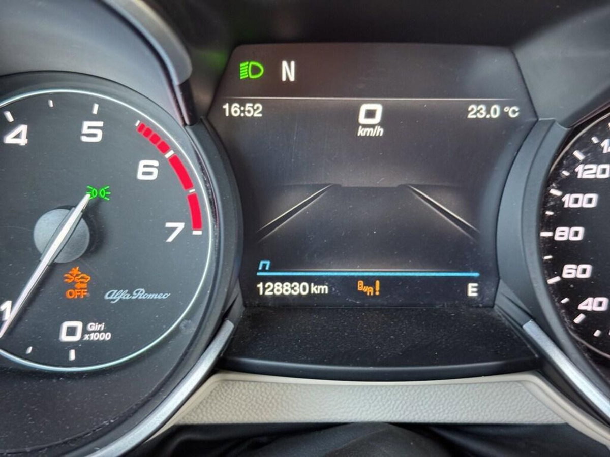 Alfa Romeo Stelvio Stelvio 2.0 Turbo 280 CV AT8 Q4 Ti (9)