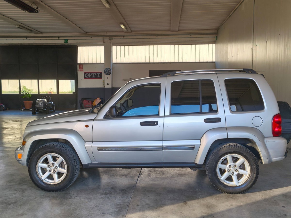 Jeep Cherokee 2.8 CRD Limited (2)