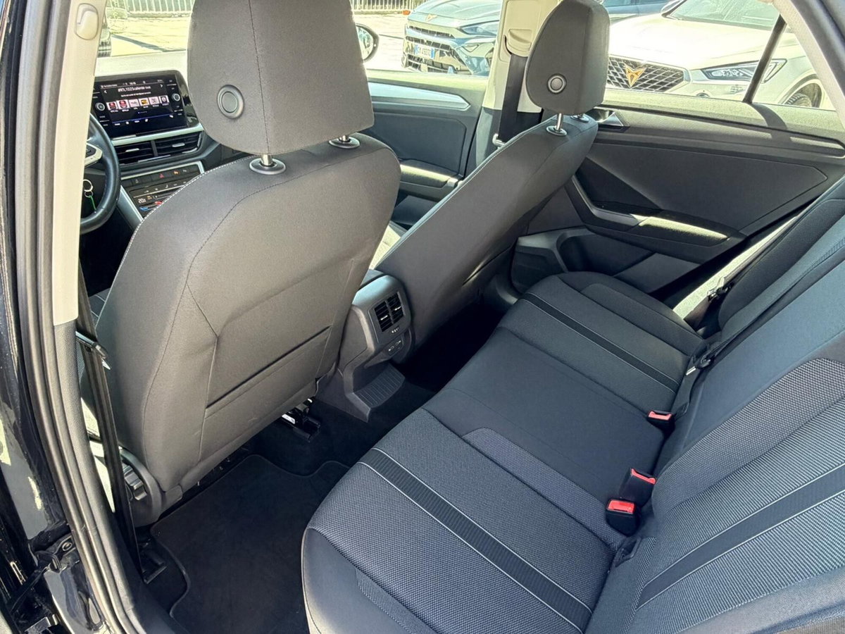 Volkswagen T-Roc 2.0 tdi Life 115cv (11)