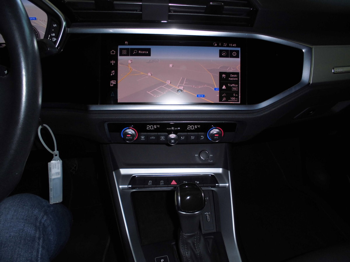 Audi Q3 35 TDI quattro S tronic Business Advanced (19)
