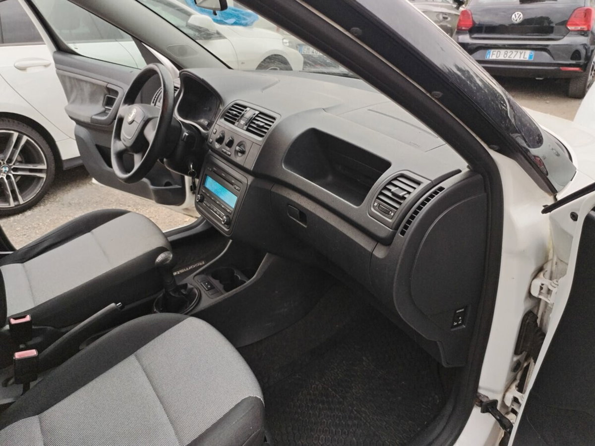 Skoda Roomster 12V 70CV Roomster (16)