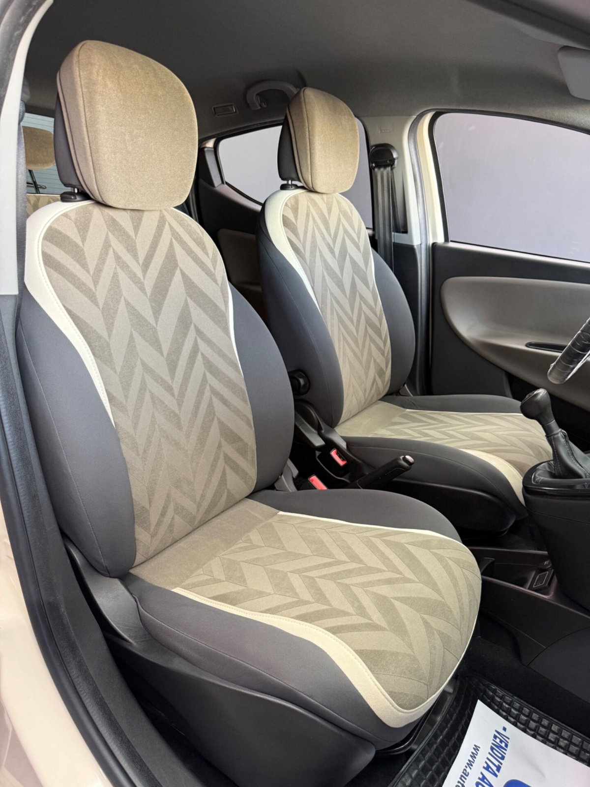 Lancia Ypsilon 1.3 MJT 16V 95 CV 5 porte S&S Platinum (15)