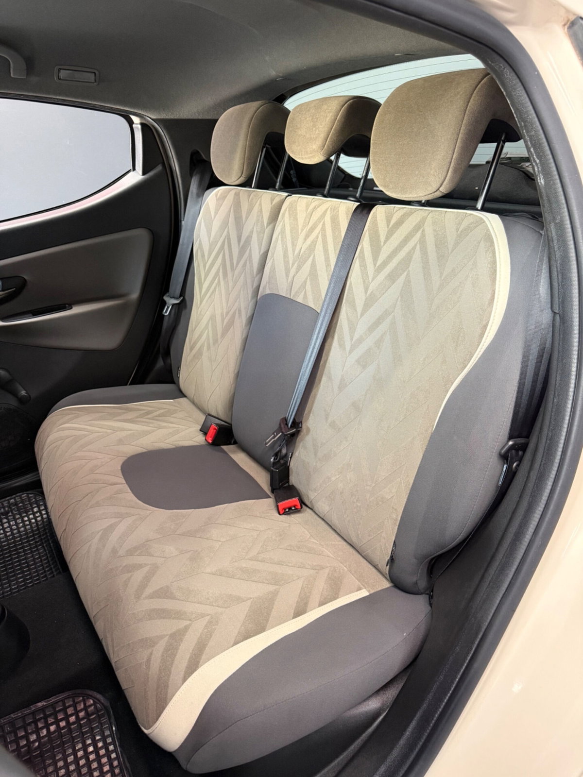 Lancia Ypsilon 1.3 MJT 16V 95 CV 5 porte S&S Platinum (17)