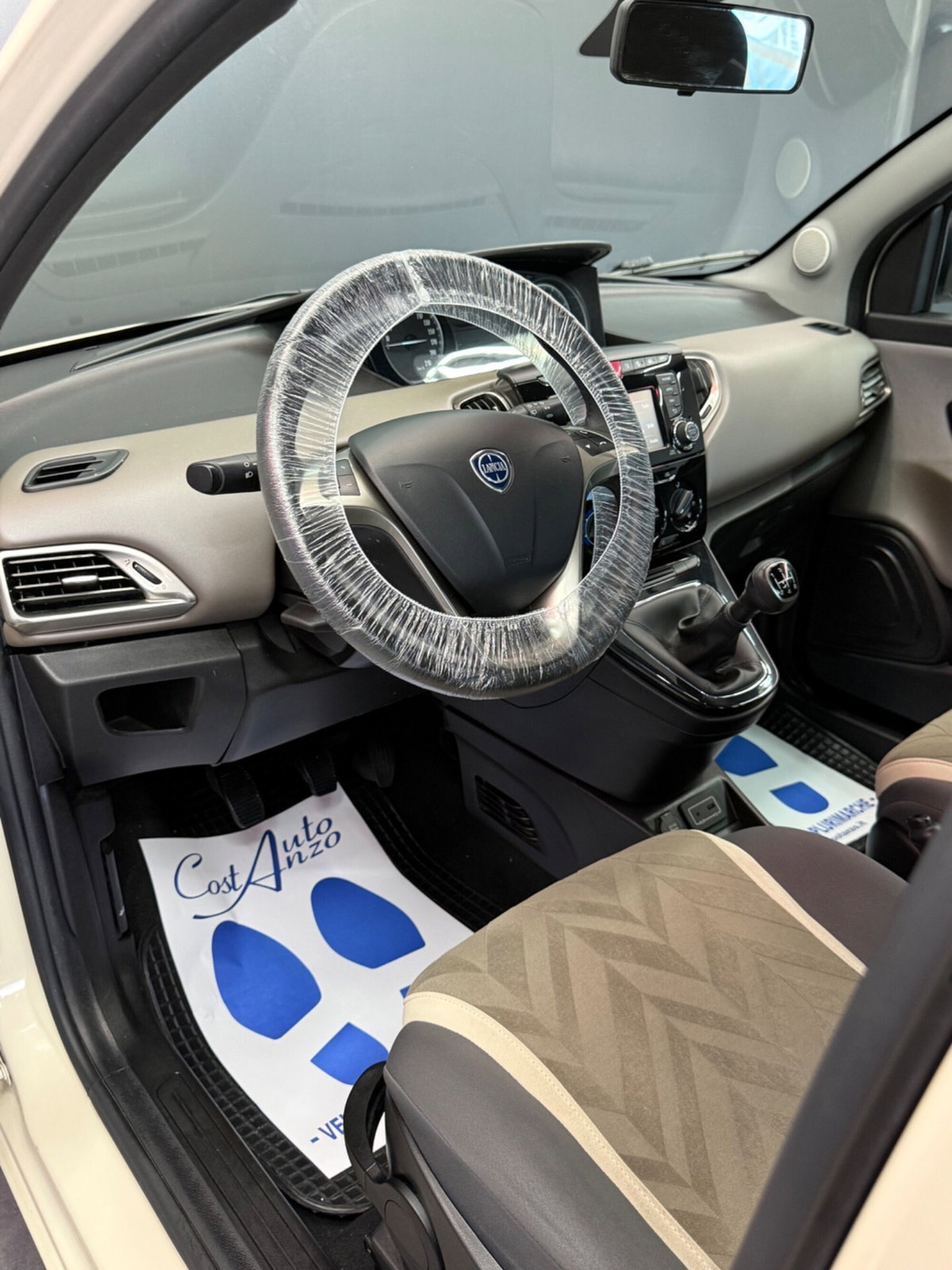 Lancia Ypsilon 1.3 MJT 16V 95 CV 5 porte S&S Platinum (8)