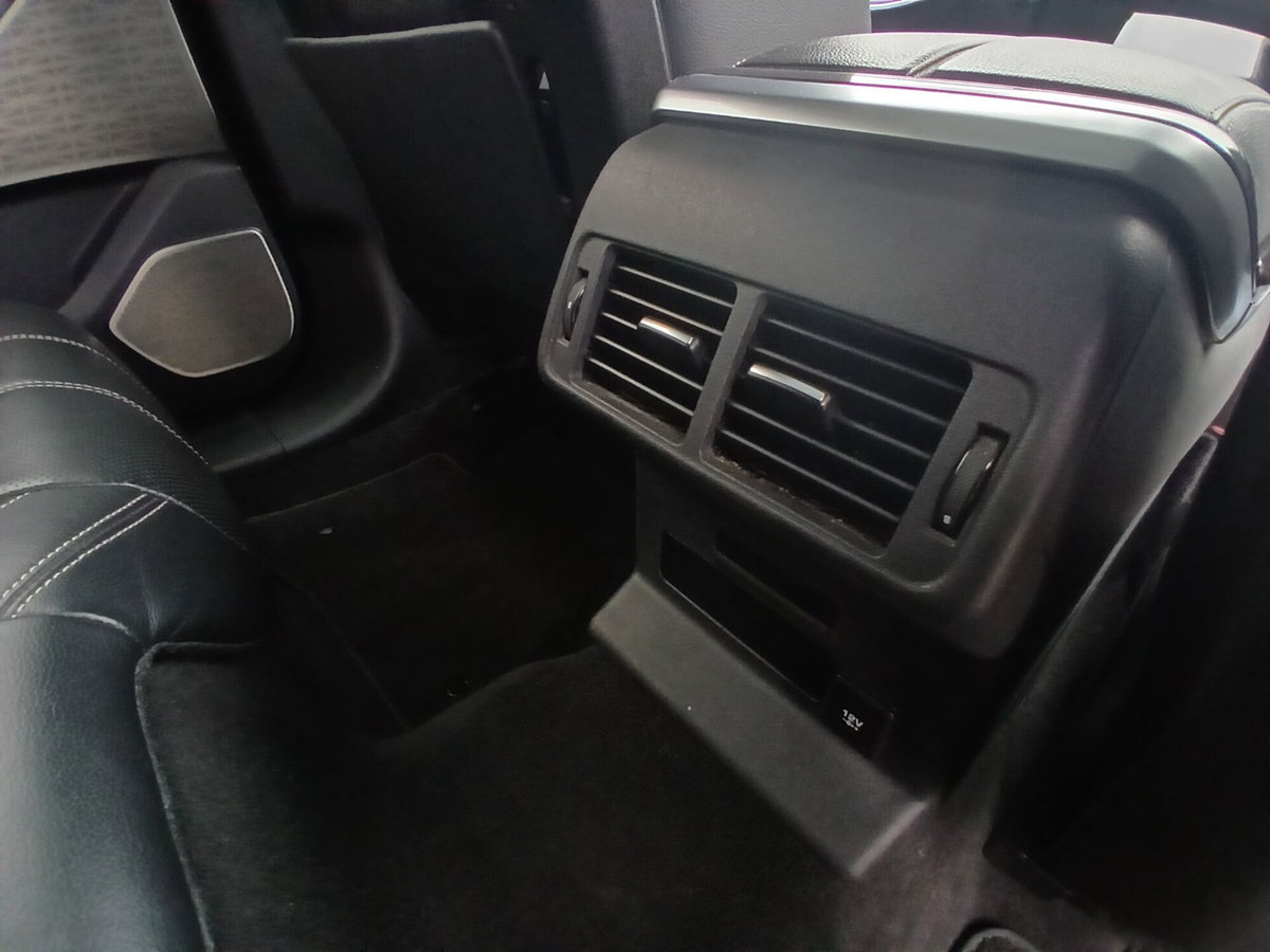 Land Rover Range Rover Velar 2.0D I4 240 CV HSE (19)