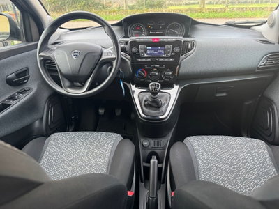 Lancia Ypsilon 1.0 FireFly 5 porte S&S Hybrid Silver Plus (11)