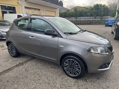 Lancia Ypsilon 1.0 FireFly 5 porte S&S Hybrid Silver Plus (4)