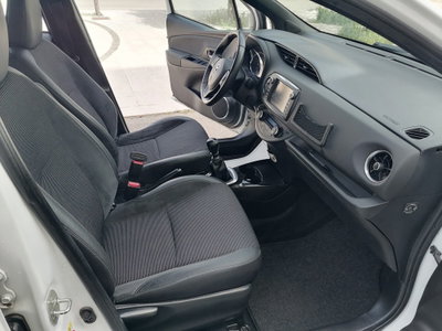 Toyota Yaris 1.D-4D 5 porte Lounge (12)