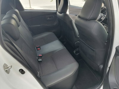 Toyota Yaris 1.D-4D 5 porte Lounge (13)
