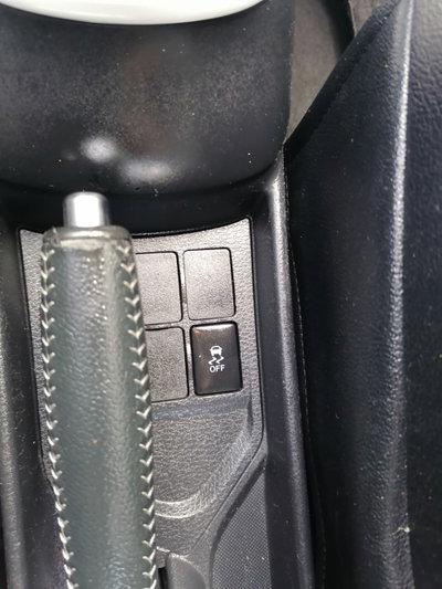 Toyota Yaris 1.D-4D 5 porte Lounge (17)