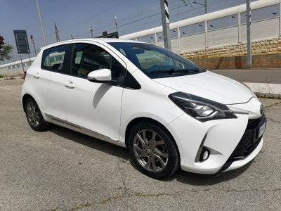 Toyota Yaris 1.D-4D 5 porte Lounge (4)