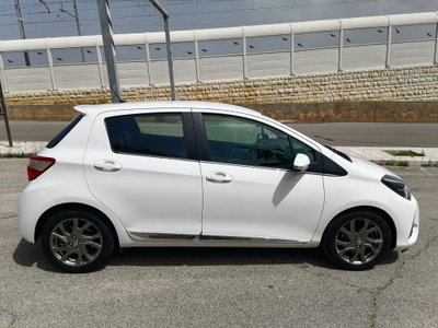 Toyota Yaris 1.D-4D 5 porte Lounge (5)