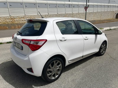 Toyota Yaris 1.D-4D 5 porte Lounge (6)