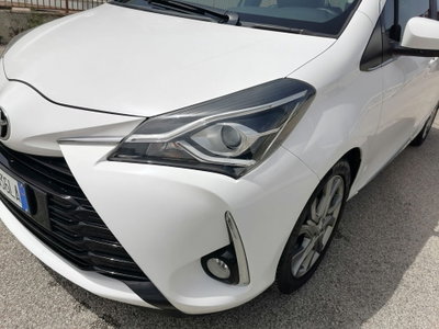 Toyota Yaris 1.D-4D 5 porte Lounge (9)