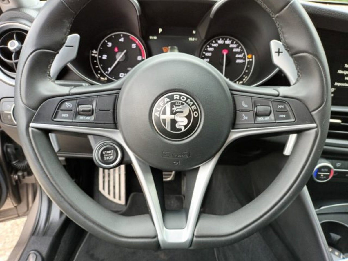 Alfa Romeo Giulia 2.2 Turbodiesel 210 CV AT8 AWD Q4 Veloce (13)