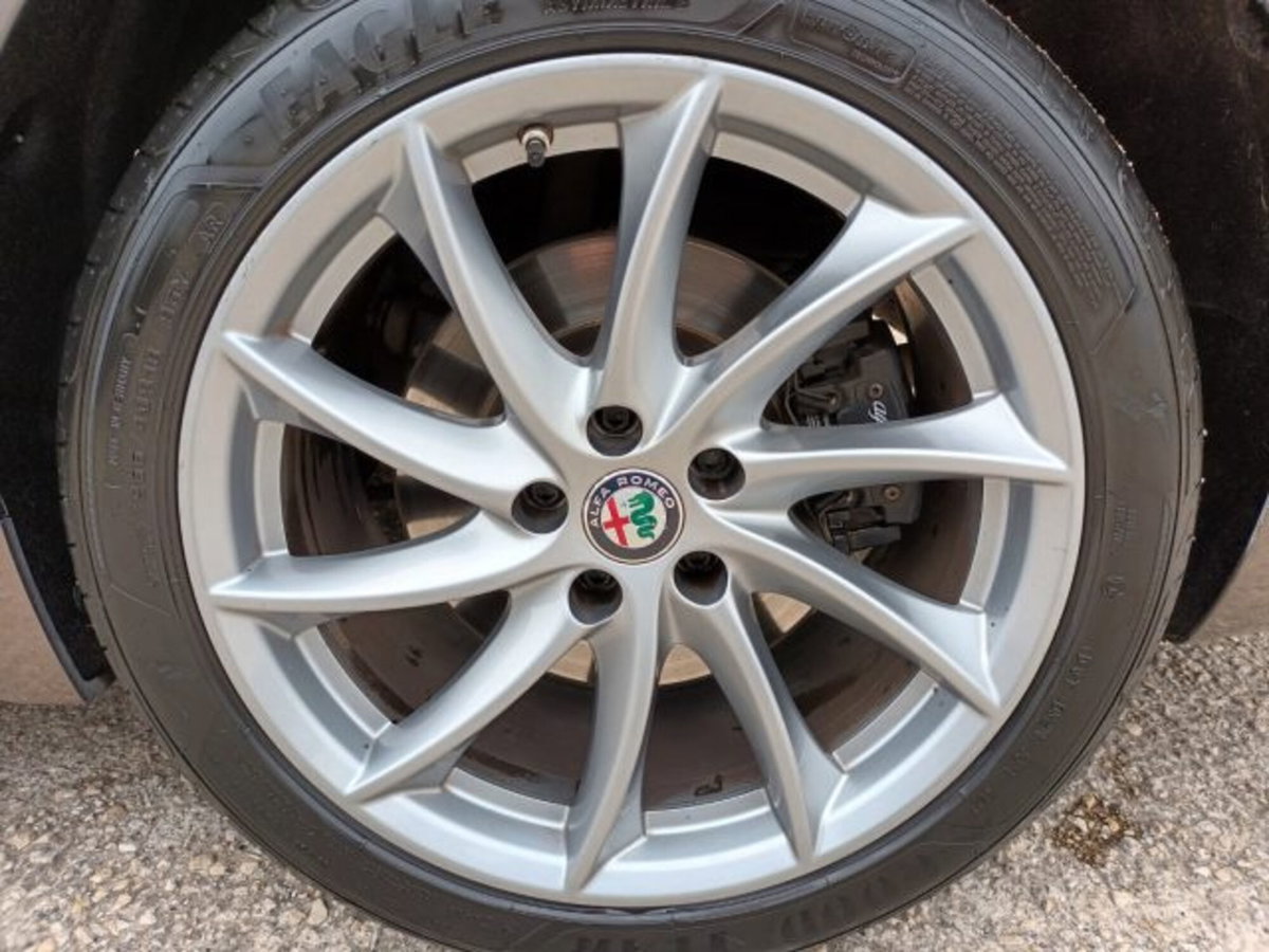 Alfa Romeo Giulia 2.2 Turbodiesel 210 CV AT8 AWD Q4 Veloce (14)