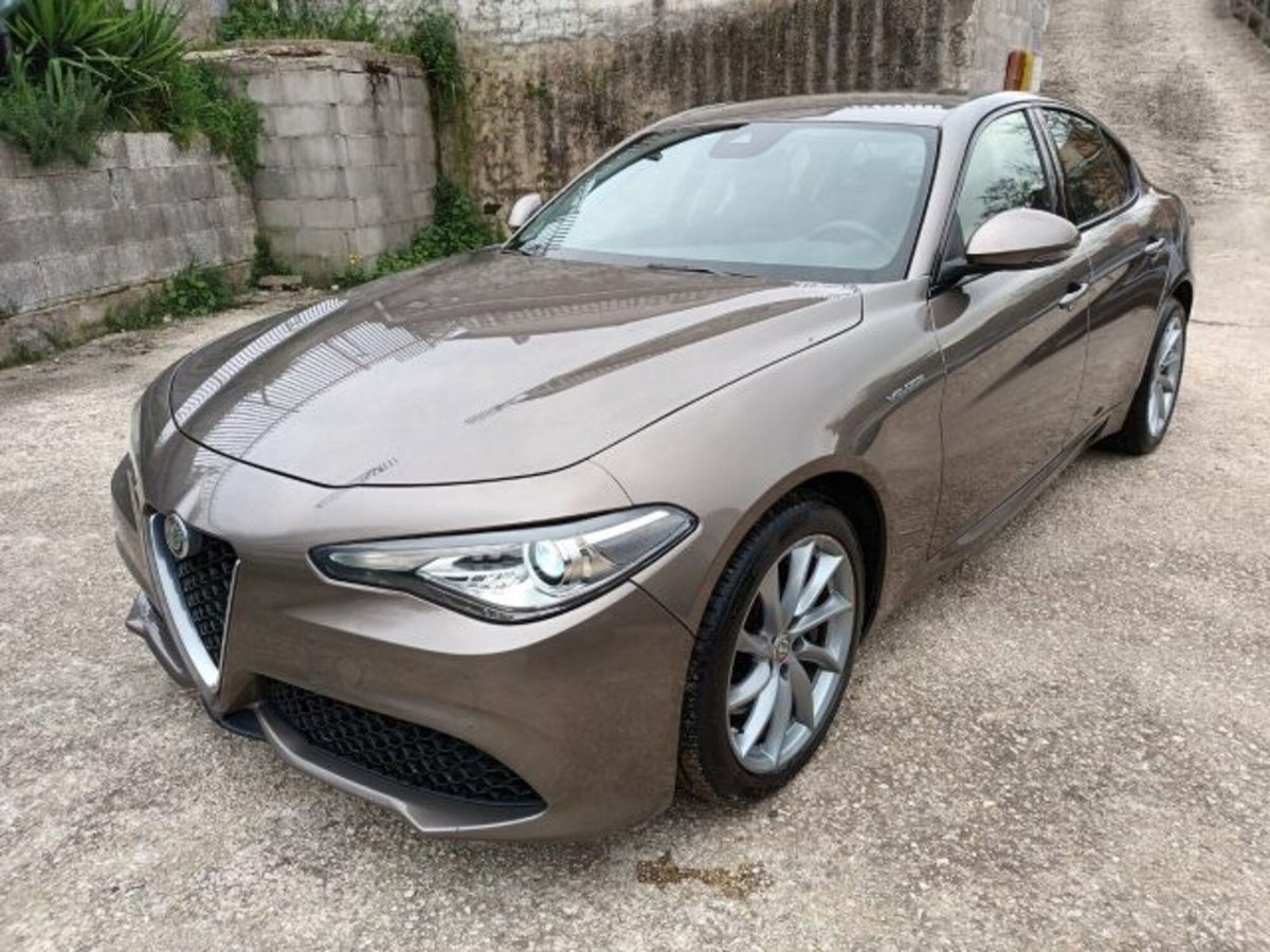 Alfa Romeo Giulia 2.2 Turbodiesel 210 CV AT8 AWD Q4 Veloce (2)