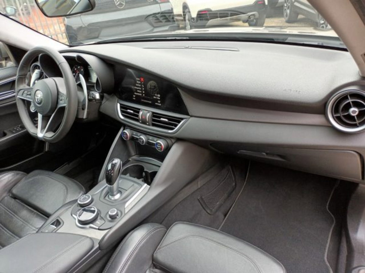 Alfa Romeo Giulia 2.2 Turbodiesel 210 CV AT8 AWD Q4 Veloce (7)
