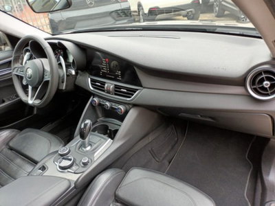Alfa Romeo Giulia 2.2 Turbodiesel 210 CV AT8 AWD Q4 Veloce (7)