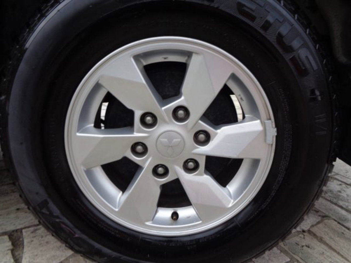 Mitsubishi L200 2.3 D Double Cab 4x4 Hurricane (14)