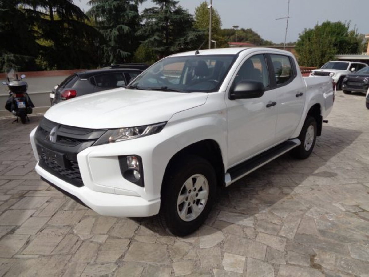 Mitsubishi L200 2.3 D Double Cab 4x4 Hurricane (2)