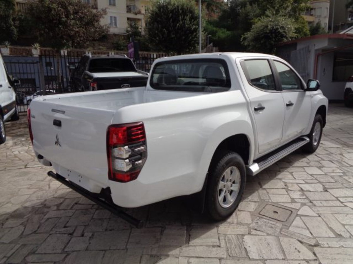 Mitsubishi L200 2.3 D Double Cab 4x4 Hurricane (3)