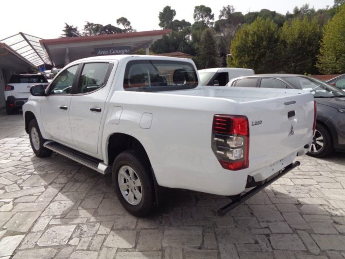 Mitsubishi L200 2.3 D Double Cab 4x4 Hurricane (4)