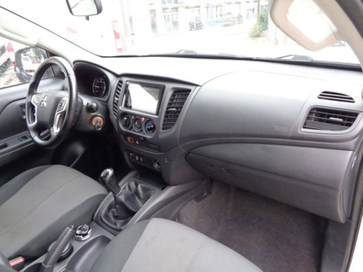 Mitsubishi L200 2.3 D Double Cab 4x4 Hurricane (7)