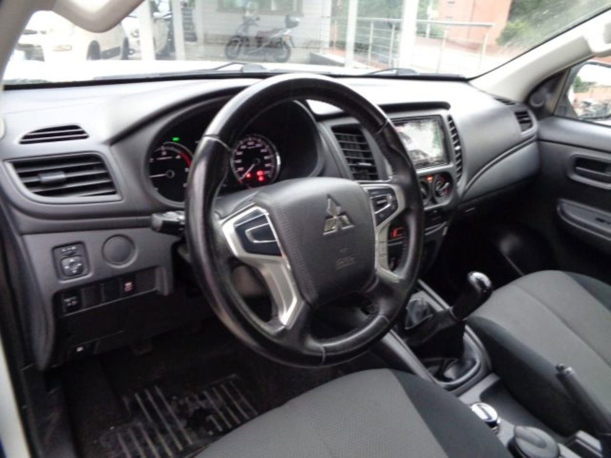 Mitsubishi L200 2.3 D Double Cab 4x4 Hurricane (8)