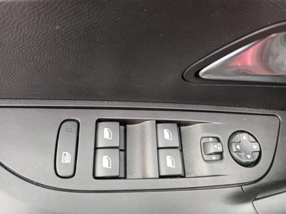 Peugeot 2008 PureTech 130 S&S EAT8 Allure Pack (12)