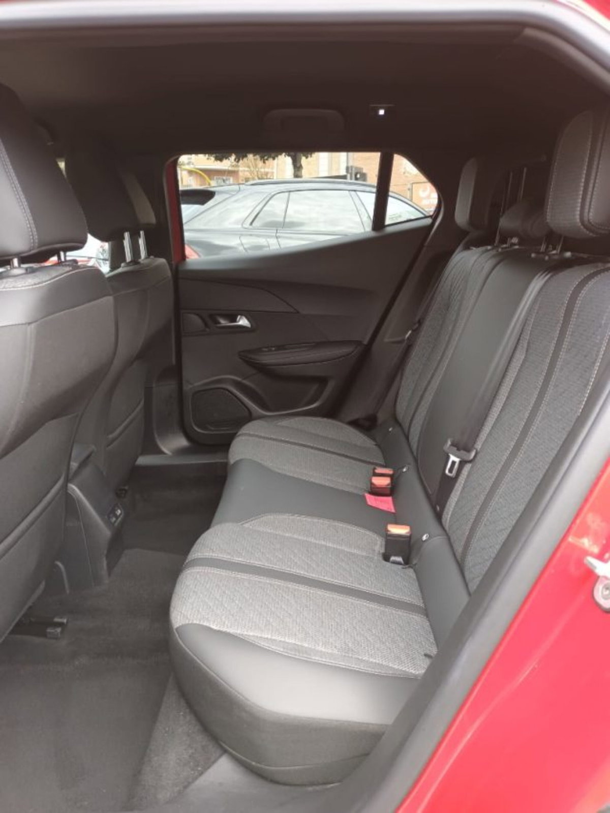Peugeot 2008 PureTech 130 S&S EAT8 Allure Pack (7)