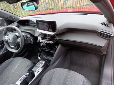 Peugeot 2008 PureTech 130 S&S EAT8 Allure Pack (8)