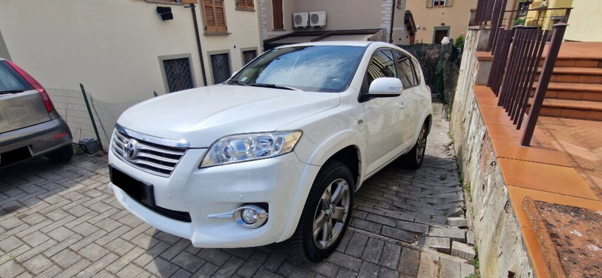 Toyota Rav4 2.2 D-Cat A/T 150 CV Executive (3)