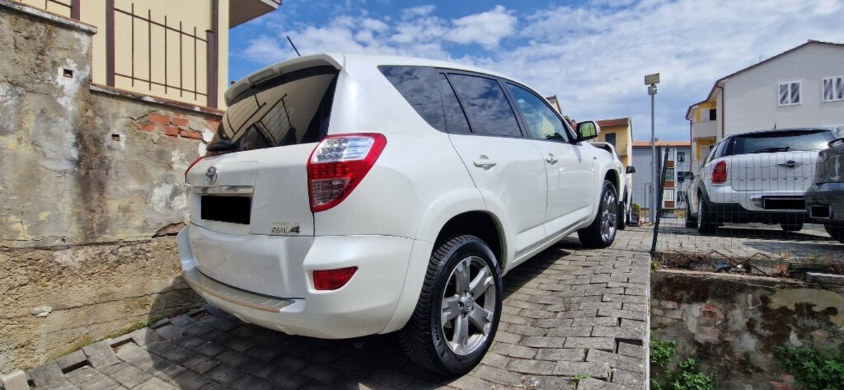 Toyota Rav4 2.2 D-Cat A/T 150 CV Executive (4)