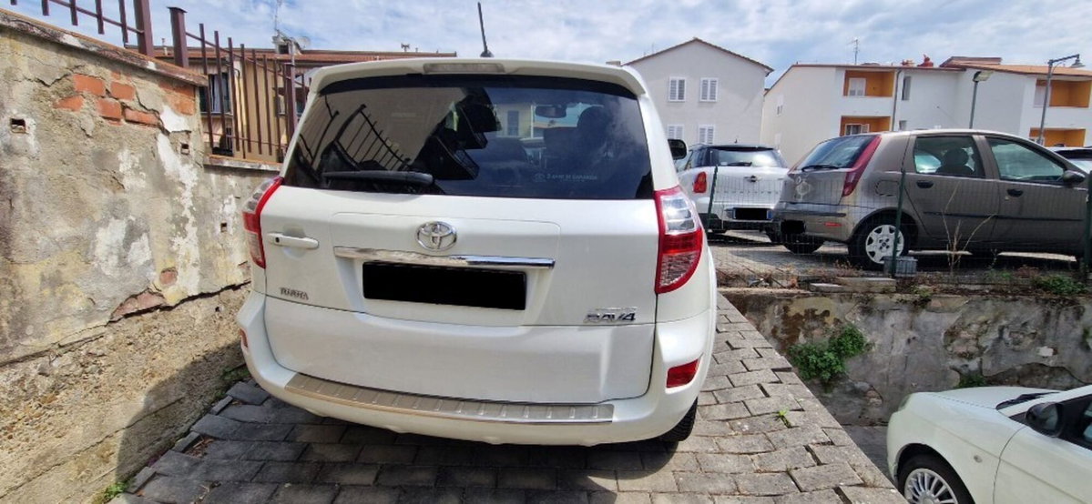 Toyota Rav4 2.2 D-Cat A/T 150 CV Executive (5)