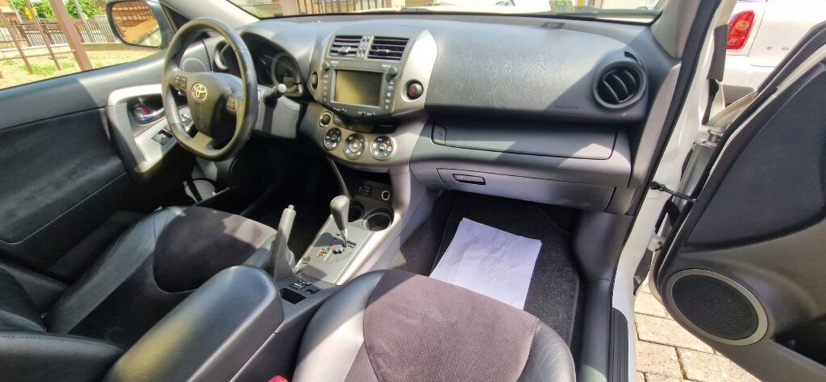 Toyota Rav4 2.2 D-Cat A/T 150 CV Executive (7)
