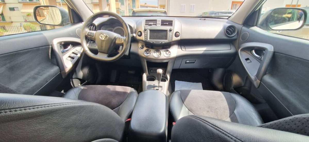 Toyota Rav4 2.2 D-Cat A/T 150 CV Executive (8)