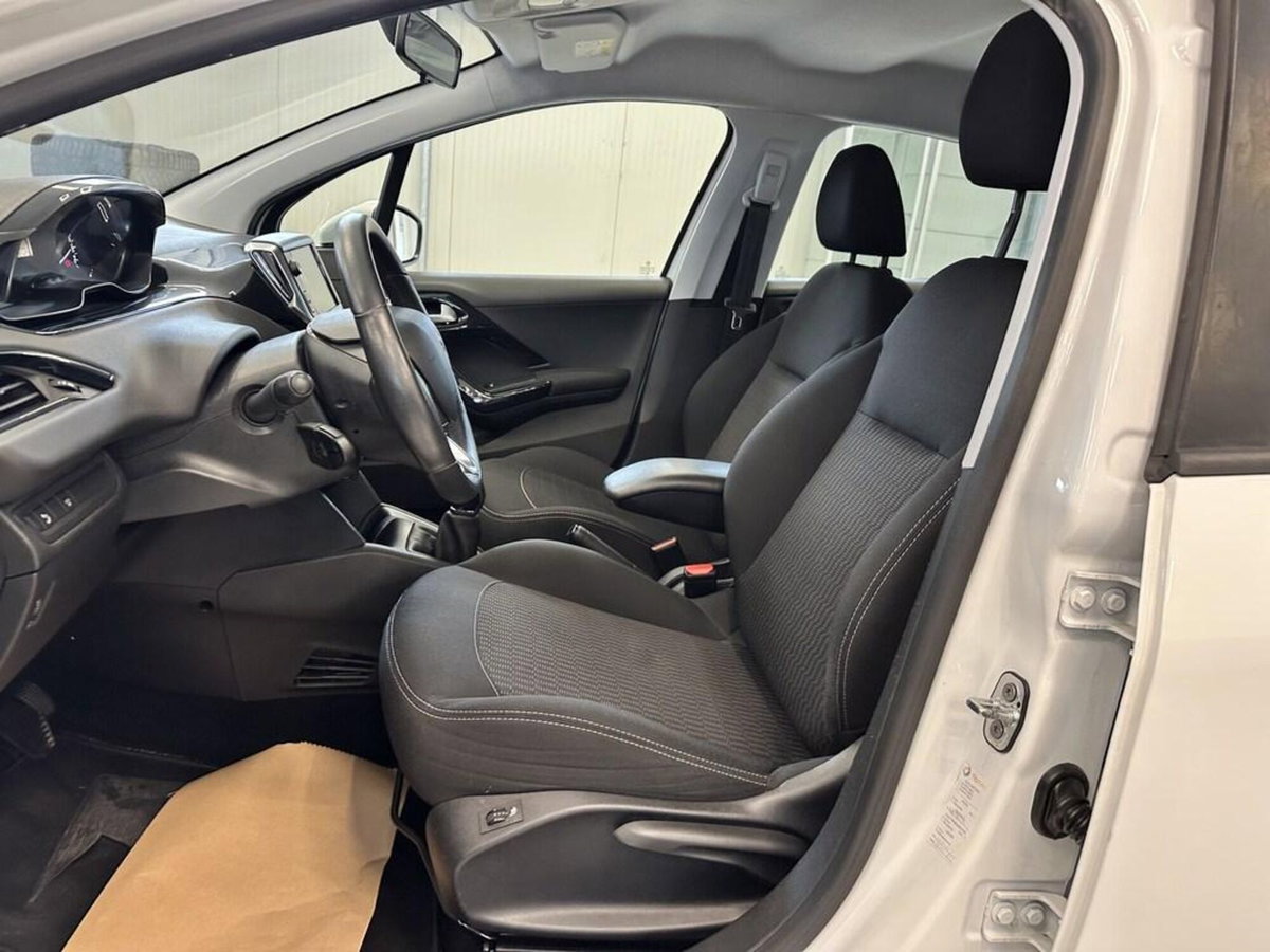 Peugeot 208 82 5 porte Active (9)